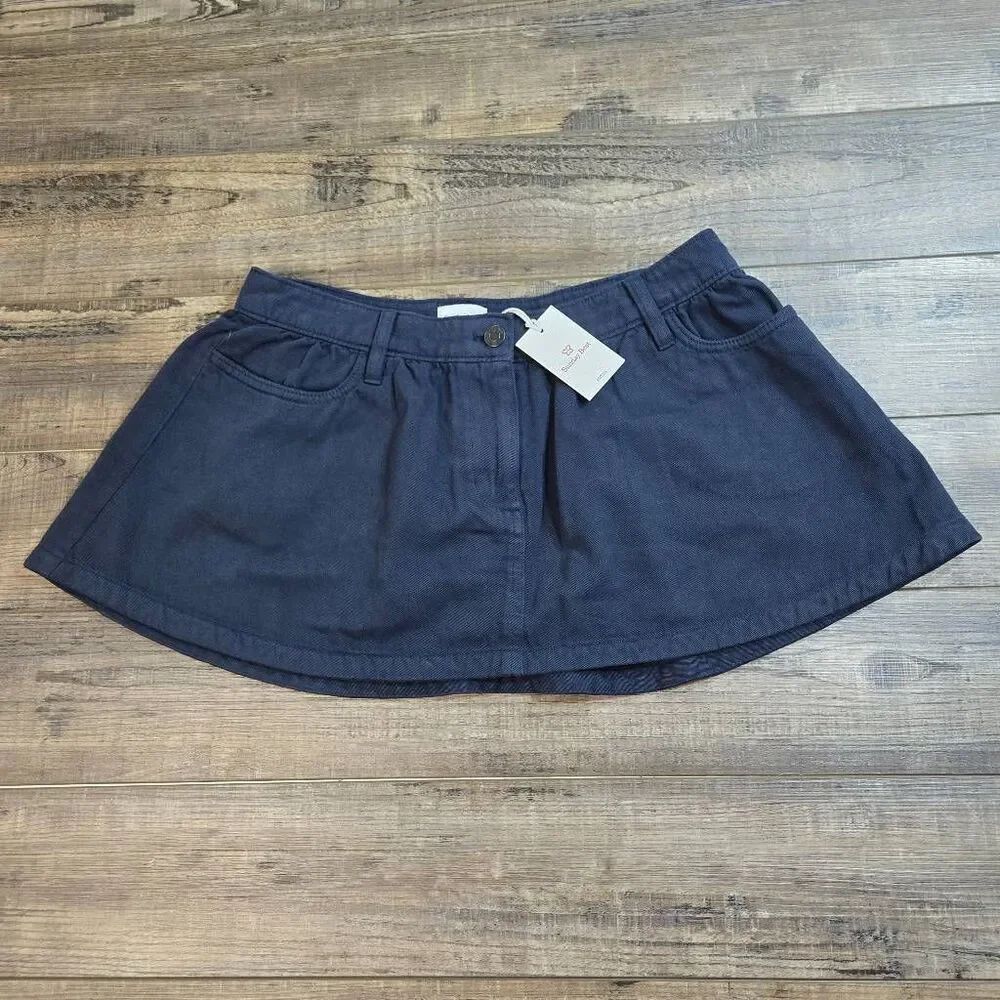Nwt Aritzia Sunday Best mini skirt design button closure size 6